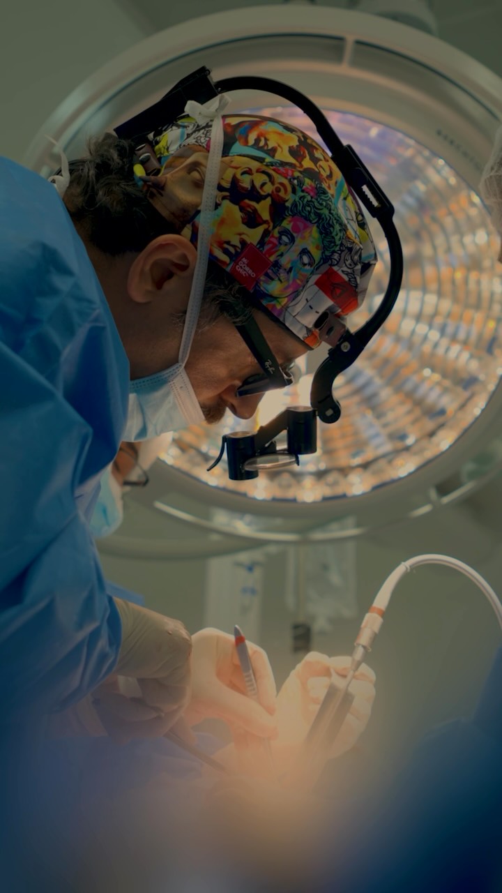 Dr Bouraoui Kotti performing surgery in Dubai